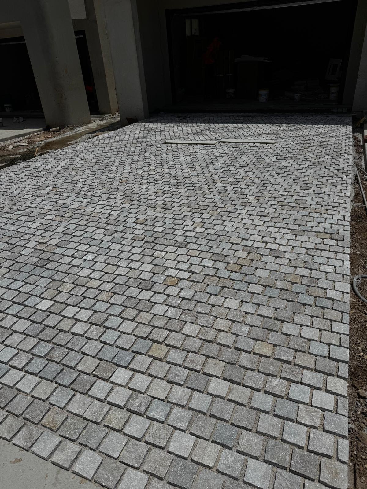 Granite cobblestone driveway